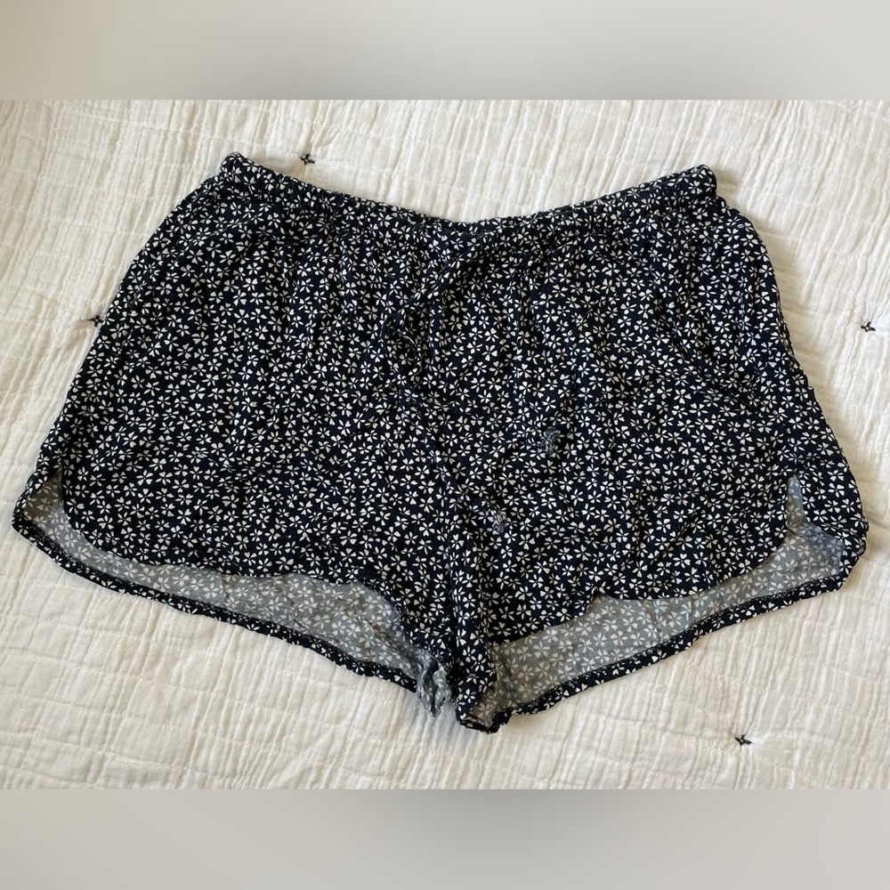 Brandy Melville elastic drawstring shorts in Navy Blue One Size